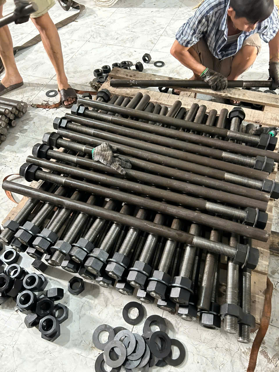 Bulong móng cẩu tháp